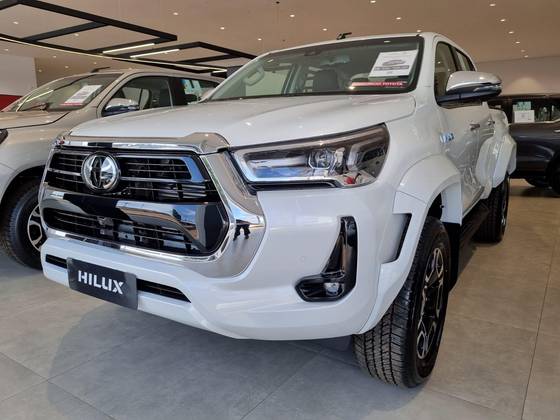 TOYOTA HILUX 2.8 D-4D TURBO DIESEL CD SRX PLUS 4X4 AUTOMÁTICO TOYOTA HILUX 2.8 D-4D TURBO DIESEL CD SRX PLUS 4X4 AUTOMÁTICO